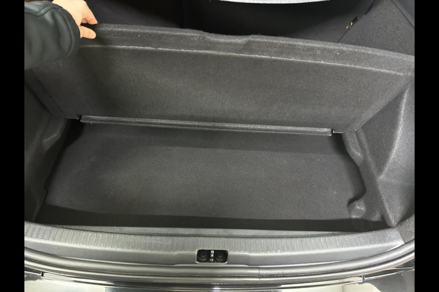 Renault Clio Estate Occasion 0.9 TCe Limited | Zwart | Airco | Tweedehands Renault Clio | Cruisecontrol | Bluetooth Renault Clio Estate Occasion 0.9 TCe Limited | Zwart | Airco | Tweedehands Renault Clio | Cruisecontrol | Bluetooth