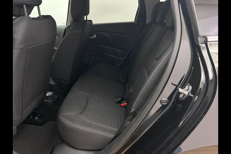 Renault Clio Estate Occasion 0.9 TCe Limited | Zwart | Airco | Tweedehands Renault Clio | Cruisecontrol | Bluetooth Renault Clio Estate Occasion 0.9 TCe Limited | Zwart | Airco | Tweedehands Renault Clio | Cruisecontrol | Bluetooth