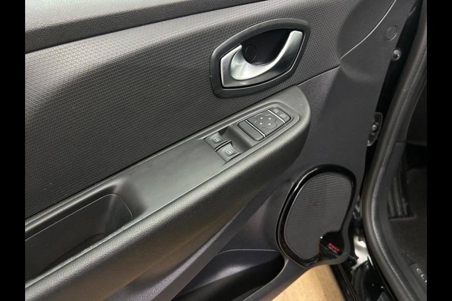 Renault Clio Estate Occasion 0.9 TCe Limited | Zwart | Airco | Tweedehands Renault Clio | Cruisecontrol | Bluetooth Renault Clio Estate Occasion 0.9 TCe Limited | Zwart | Airco | Tweedehands Renault Clio | Cruisecontrol | Bluetooth