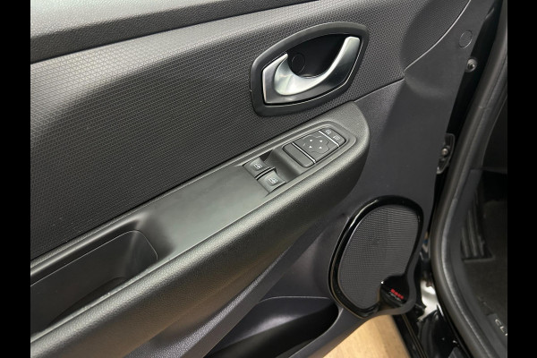 Renault Clio Estate Occasion 0.9 TCe Limited | Zwart | Airco | Tweedehands Renault Clio | Cruisecontrol | Bluetooth Renault Clio Estate Occasion 0.9 TCe Limited | Zwart | Airco | Tweedehands Renault Clio | Cruisecontrol | Bluetooth