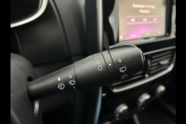 Renault Clio Estate Occasion 0.9 TCe Limited | Zwart | Airco | Tweedehands Renault Clio | Cruisecontrol | Bluetooth Renault Clio Estate Occasion 0.9 TCe Limited | Zwart | Airco | Tweedehands Renault Clio | Cruisecontrol | Bluetooth