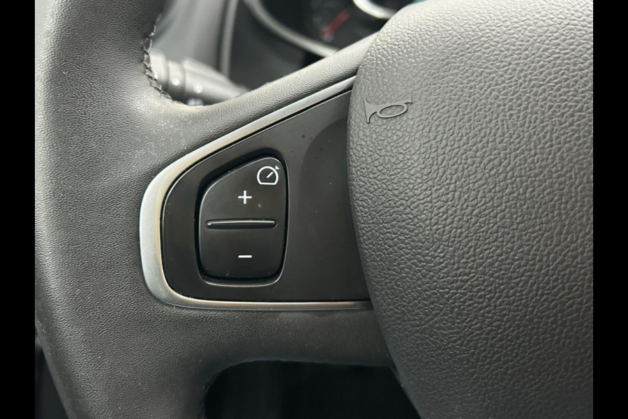 Renault Clio Estate Occasion 0.9 TCe Limited | Zwart | Airco | Tweedehands Renault Clio | Cruisecontrol | Bluetooth Renault Clio Estate Occasion 0.9 TCe Limited | Zwart | Airco | Tweedehands Renault Clio | Cruisecontrol | Bluetooth