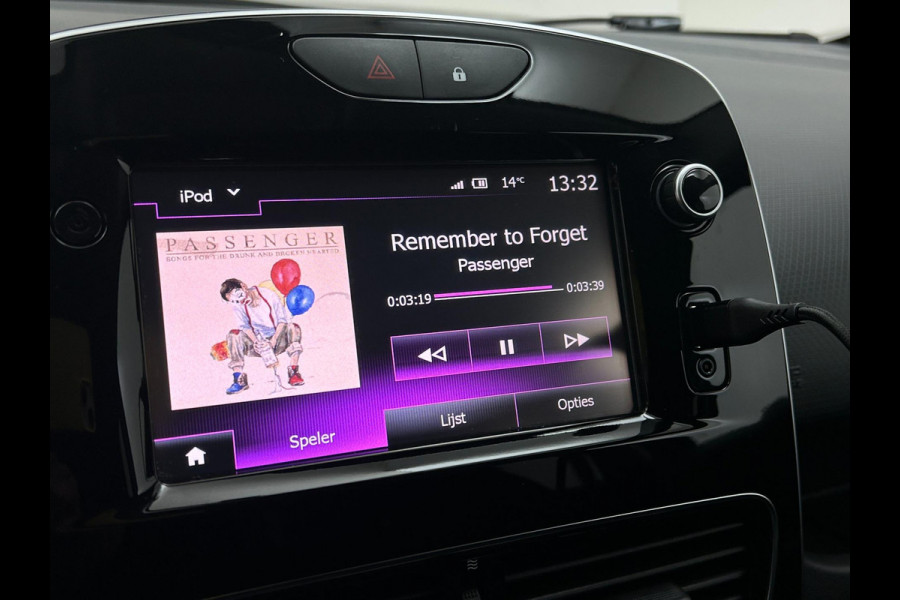 Renault Clio Estate Occasion 0.9 TCe Limited | Zwart | Airco | Tweedehands Renault Clio | Cruisecontrol | Bluetooth Renault Clio Estate Occasion 0.9 TCe Limited | Zwart | Airco | Tweedehands Renault Clio | Cruisecontrol | Bluetooth