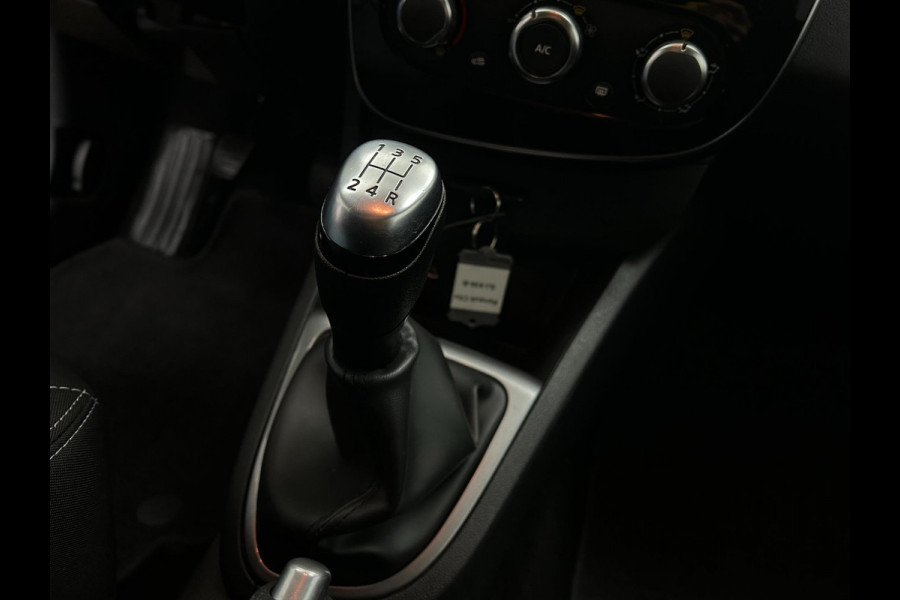 Renault Clio Estate Occasion 0.9 TCe Limited | Zwart | Airco | Tweedehands Renault Clio | Cruisecontrol | Bluetooth Renault Clio Estate Occasion 0.9 TCe Limited | Zwart | Airco | Tweedehands Renault Clio | Cruisecontrol | Bluetooth