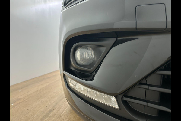 Renault Clio Estate Occasion 0.9 TCe Limited | Zwart | Airco | Tweedehands Renault Clio | Cruisecontrol | Bluetooth Renault Clio Estate Occasion 0.9 TCe Limited | Zwart | Airco | Tweedehands Renault Clio | Cruisecontrol | Bluetooth