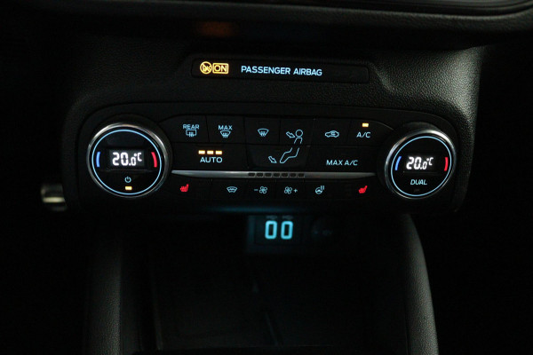 Ford FOCUS Wagon 1.0 EcoBoost Hybrid ST*ECC*NAVI*ACC*CAM*HAAK*TEL* Ford FOCUS Wagon 1.0 EcoBoost Hybrid ST*ECC*NAVI*ACC*CAM*HAAK*TEL*