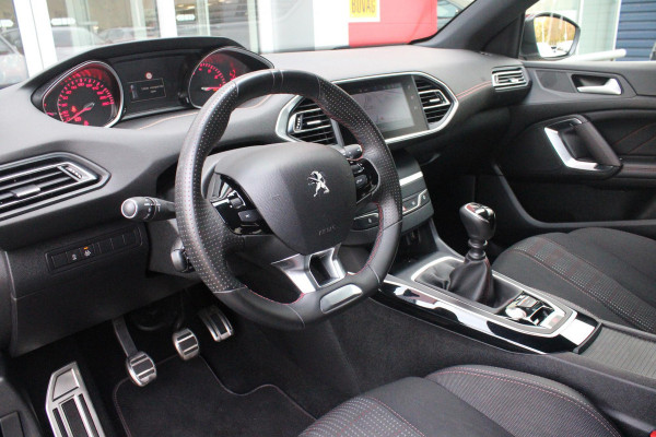 Peugeot 308 1.2 130PK GT-LINE | MASSAGE STOELEN | NAVIGATIE | APPLE CARPLAY/ANDROID AUTO | 17" LICHTMETALEN VELGEN | ALL SEASON BANDEN | FULL LED KOPLAMPEN | DAB+ RADIO | CLIMATE CONTROL | STOEL VERWARMING | CRUISE CONTROL | KEYLESS ENTRY/START | DODEHOEK BEWAKING | ACHTERUITRIJ CAMERA | PARKEERSENSOREN VOOR EN ACHTER |