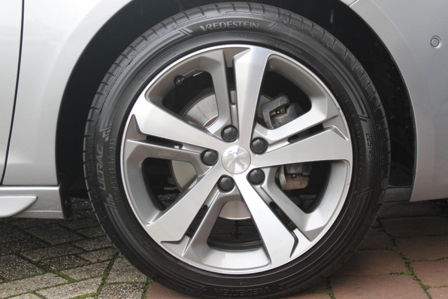 Peugeot 308 1.2 130PK GT-LINE | MASSAGE STOELEN | NAVIGATIE | APPLE CARPLAY/ANDROID AUTO | 17" LICHTMETALEN VELGEN | ALL SEASON BANDEN | FULL LED KOPLAMPEN | DAB+ RADIO | CLIMATE CONTROL | STOEL VERWARMING | CRUISE CONTROL | KEYLESS ENTRY/START | DODEHOEK BEWAKING | ACHTERUITRIJ CAMERA | PARKEERSENSOREN VOOR EN ACHTER |