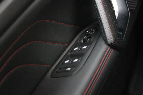 Peugeot 308 1.2 130PK GT-LINE | MASSAGE STOELEN | NAVIGATIE | APPLE CARPLAY/ANDROID AUTO | 17" LICHTMETALEN VELGEN | ALL SEASON BANDEN | FULL LED KOPLAMPEN | DAB+ RADIO | CLIMATE CONTROL | STOEL VERWARMING | CRUISE CONTROL | KEYLESS ENTRY/START | DODEHOEK BEWAKING | ACHTERUITRIJ CAMERA | PARKEERSENSOREN VOOR EN ACHTER |