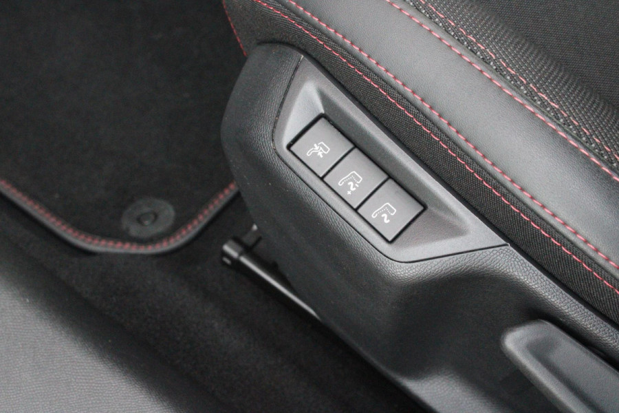 Peugeot 308 1.2 130PK GT-LINE | MASSAGE STOELEN | NAVIGATIE | APPLE CARPLAY/ANDROID AUTO | 17" LICHTMETALEN VELGEN | ALL SEASON BANDEN | FULL LED KOPLAMPEN | DAB+ RADIO | CLIMATE CONTROL | STOEL VERWARMING | CRUISE CONTROL | KEYLESS ENTRY/START | DODEHOEK BEWAKING | ACHTERUITRIJ CAMERA | PARKEERSENSOREN VOOR EN ACHTER |