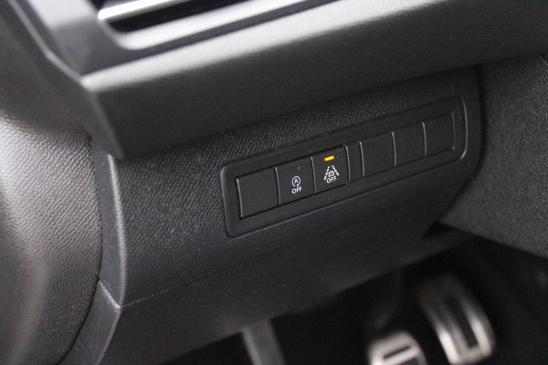 Peugeot 308 1.2 130PK GT-LINE | MASSAGE STOELEN | NAVIGATIE | APPLE CARPLAY/ANDROID AUTO | 17" LICHTMETALEN VELGEN | ALL SEASON BANDEN | FULL LED KOPLAMPEN | DAB+ RADIO | CLIMATE CONTROL | STOEL VERWARMING | CRUISE CONTROL | KEYLESS ENTRY/START | DODEHOEK BEWAKING | ACHTERUITRIJ CAMERA | PARKEERSENSOREN VOOR EN ACHTER |