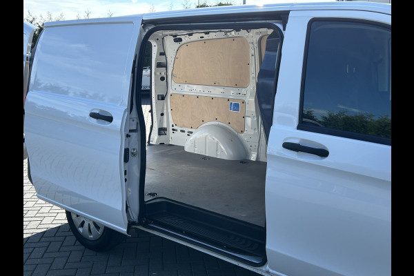 Mercedes-Benz Vito 110 CDI 102 PK RWD / L2H1 / 1e EIGENAAR / TREKHAAK / 50.667 KM !! / AIRCO / CRUISE / BLUETOOTH