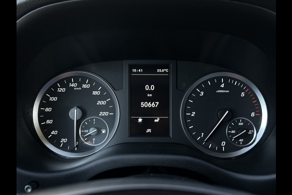 Mercedes-Benz Vito 110 CDI 102 PK RWD / L2H1 / 1e EIGENAAR / TREKHAAK / 50.667 KM !! / AIRCO / CRUISE / BLUETOOTH