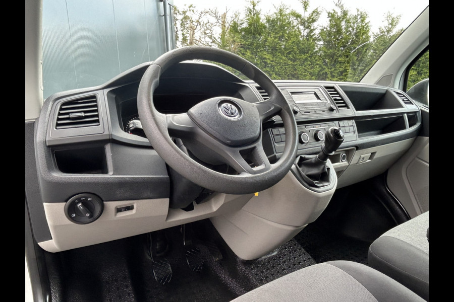 Volkswagen Transporter 2.0 TDI 102 PK / L2H1 / 1e EIG. / ALUCA INRICHTING / IMPERIAAL / TREKHAAK / AIRCO / CRUISE / BLUETOOTH / 3-ZITS Volkswagen Transporter 2.0 TDI 102 PK / L2H1 / 1e EIG. / ALUCA INRICHTING / IMPERIAAL / TREKHAAK / AIRCO / CRUISE / BLUETOOTH / 3-ZITS