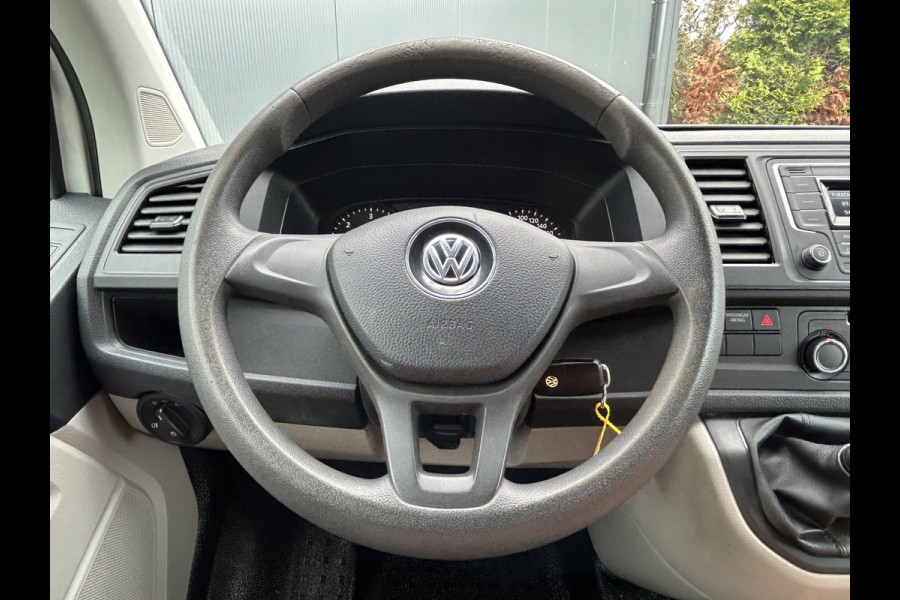 Volkswagen Transporter 2.0 TDI 102 PK / L2H1 / 1e EIG. / ALUCA INRICHTING / IMPERIAAL / TREKHAAK / AIRCO / CRUISE / BLUETOOTH / 3-ZITS Volkswagen Transporter 2.0 TDI 102 PK / L2H1 / 1e EIG. / ALUCA INRICHTING / IMPERIAAL / TREKHAAK / AIRCO / CRUISE / BLUETOOTH / 3-ZITS