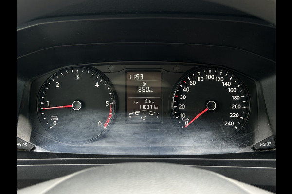 Volkswagen Transporter 2.0 TDI 102 PK / L2H1 / 1e EIG. / ALUCA INRICHTING / IMPERIAAL / TREKHAAK / AIRCO / CRUISE / BLUETOOTH / 3-ZITS Volkswagen Transporter 2.0 TDI 102 PK / L2H1 / 1e EIG. / ALUCA INRICHTING / IMPERIAAL / TREKHAAK / AIRCO / CRUISE / BLUETOOTH / 3-ZITS