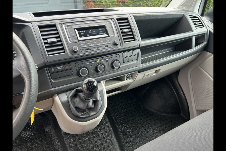 Volkswagen Transporter 2.0 TDI 102 PK / L2H1 / 1e EIG. / ALUCA INRICHTING / IMPERIAAL / TREKHAAK / AIRCO / CRUISE / BLUETOOTH / 3-ZITS Volkswagen Transporter 2.0 TDI 102 PK / L2H1 / 1e EIG. / ALUCA INRICHTING / IMPERIAAL / TREKHAAK / AIRCO / CRUISE / BLUETOOTH / 3-ZITS