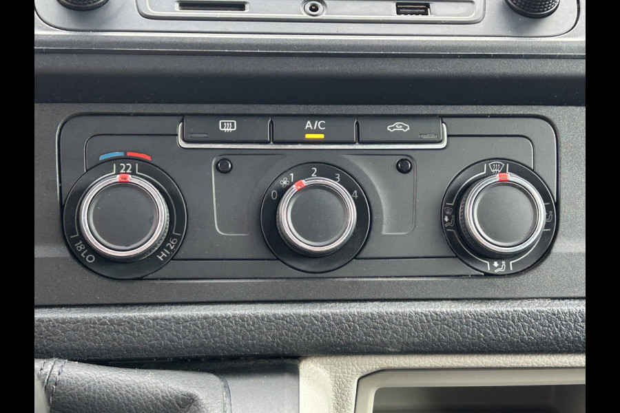 Volkswagen Transporter 2.0 TDI 102 PK / L2H1 / 1e EIG. / ALUCA INRICHTING / IMPERIAAL / TREKHAAK / AIRCO / CRUISE / BLUETOOTH / 3-ZITS Volkswagen Transporter 2.0 TDI 102 PK / L2H1 / 1e EIG. / ALUCA INRICHTING / IMPERIAAL / TREKHAAK / AIRCO / CRUISE / BLUETOOTH / 3-ZITS