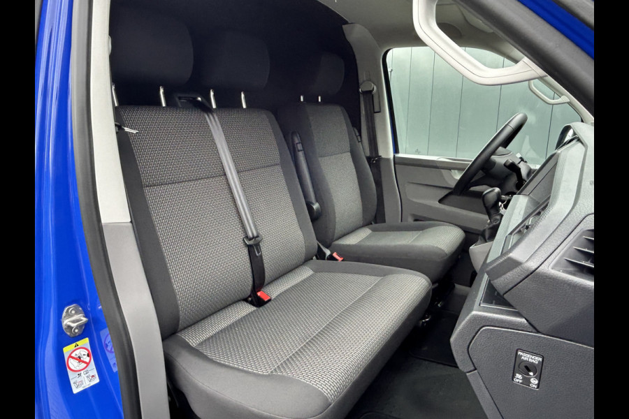 Volkswagen Transporter 2.0 TDI 150 PK AUTOMAAT DSG COMFORTLINE EXE / L2H1 / 1e EIG. / 24.504KM !! / AIRCO / CRUISE / NAVI / APPLE CARPLAY / 3 - ZITS