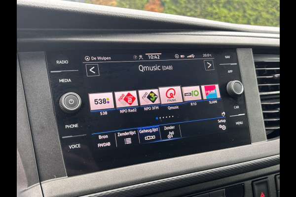 Volkswagen Transporter 2.0 TDI 150 PK AUTOMAAT DSG COMFORTLINE EXE / L2H1 / 1e EIG. / 24.504KM !! / AIRCO / CRUISE / NAVI / APPLE CARPLAY / 3 - ZITS