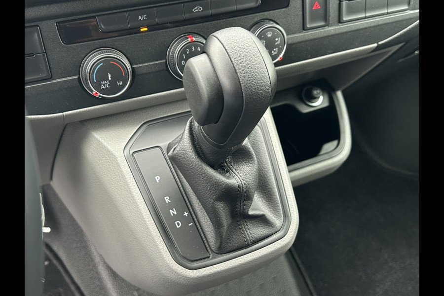Volkswagen Transporter 2.0 TDI 150 PK AUTOMAAT DSG COMFORTLINE EXE / L2H1 / 1e EIG. / 24.504KM !! / AIRCO / CRUISE / NAVI / APPLE CARPLAY / 3 - ZITS