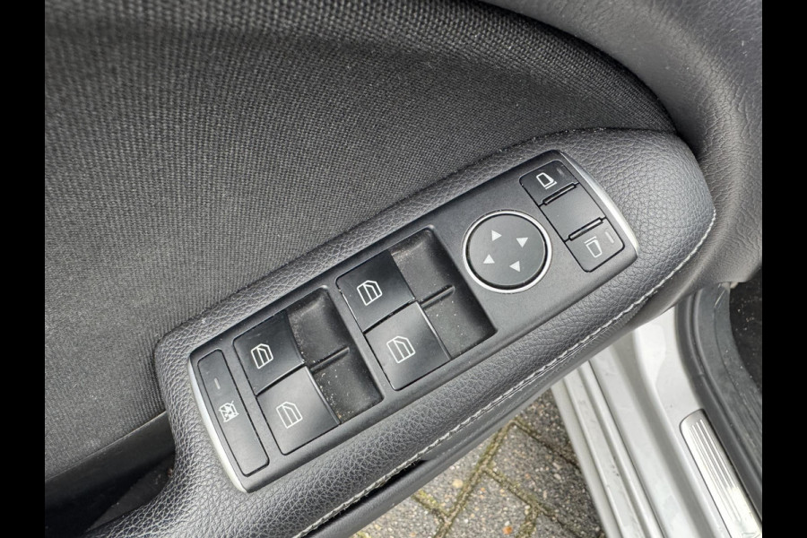 Mercedes-Benz B-Klasse 180 d Business Solution | Navigatie | Camera | Stoelverwarming | LED | Lichtmetalen Velgen | Mercedes-Benz B-Klasse 180 d Business Solution | Navigatie | Camera | Stoelverwarming | LED | Lichtmetalen Velgen |