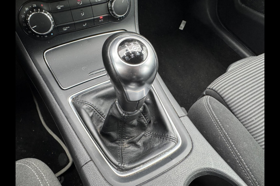 Mercedes-Benz B-Klasse 180 d Business Solution | Navigatie | Camera | Stoelverwarming | LED | Lichtmetalen Velgen | Mercedes-Benz B-Klasse 180 d Business Solution | Navigatie | Camera | Stoelverwarming | LED | Lichtmetalen Velgen |