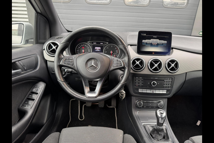 Mercedes-Benz B-Klasse 180 d Business Solution | Navigatie | Camera | Stoelverwarming | LED | Lichtmetalen Velgen | Mercedes-Benz B-Klasse 180 d Business Solution | Navigatie | Camera | Stoelverwarming | LED | Lichtmetalen Velgen |