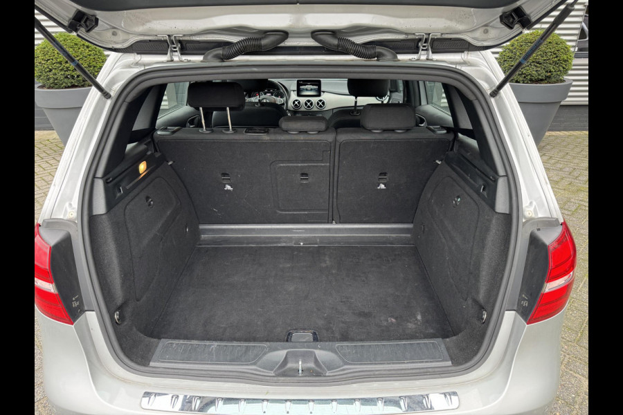 Mercedes-Benz B-Klasse 180 d Business Solution | Navigatie | Camera | Stoelverwarming | LED | Lichtmetalen Velgen | Mercedes-Benz B-Klasse 180 d Business Solution | Navigatie | Camera | Stoelverwarming | LED | Lichtmetalen Velgen |
