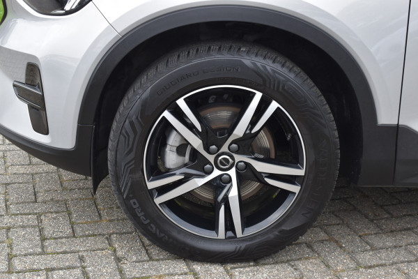 Volvo XC40 B4 211PK Automaat Plus Dark | H&K | Trekhaak | ACC | Allseasons | Camera | Elektr. stoel |