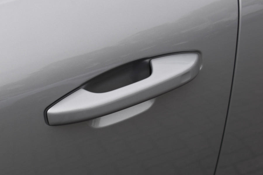 Volvo XC40 B4 211PK Automaat Plus Dark | H&K | Trekhaak | ACC | Allseasons | Camera | Elektr. stoel |