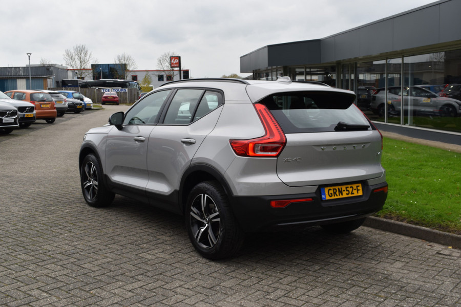Volvo XC40 B4 211PK Automaat Plus Dark | H&K | Trekhaak | ACC | Allseasons | Camera | Elektr. stoel |
