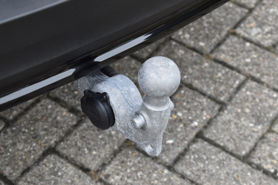 Volvo XC40 B4 211PK Automaat Plus Dark | H&K | Trekhaak | ACC | Allseasons | Camera | Elektr. stoel |