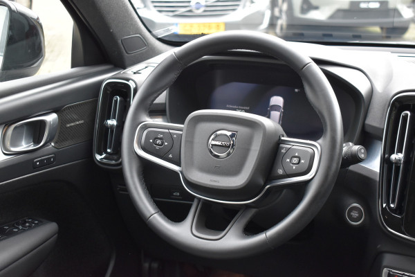 Volvo XC40 B4 211PK Automaat Plus Dark | H&K | Trekhaak | ACC | Allseasons | Camera | Elektr. stoel |