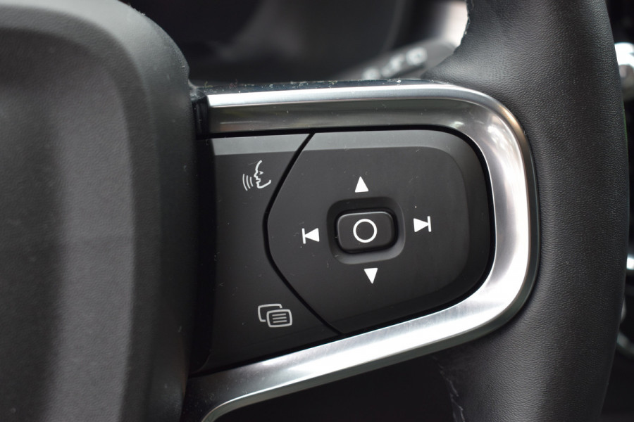 Volvo XC40 B4 211PK Automaat Plus Dark | H&K | Trekhaak | ACC | Allseasons | Camera | Elektr. stoel |