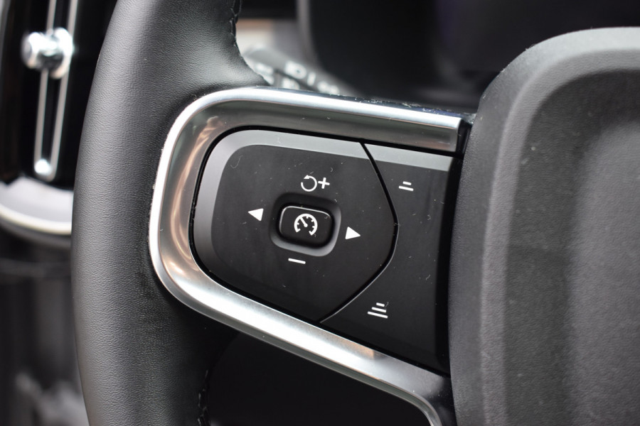 Volvo XC40 B4 211PK Automaat Plus Dark | H&K | Trekhaak | ACC | Allseasons | Camera | Elektr. stoel |