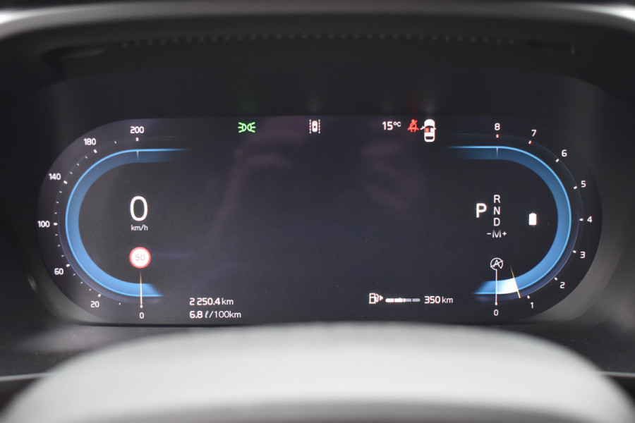 Volvo XC40 B4 211PK Automaat Plus Dark | H&K | Trekhaak | ACC | Allseasons | Camera | Elektr. stoel |