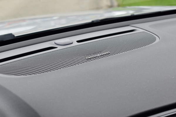 Volvo XC40 B4 211PK Automaat Plus Dark | H&K | Trekhaak | ACC | Allseasons | Camera | Elektr. stoel |