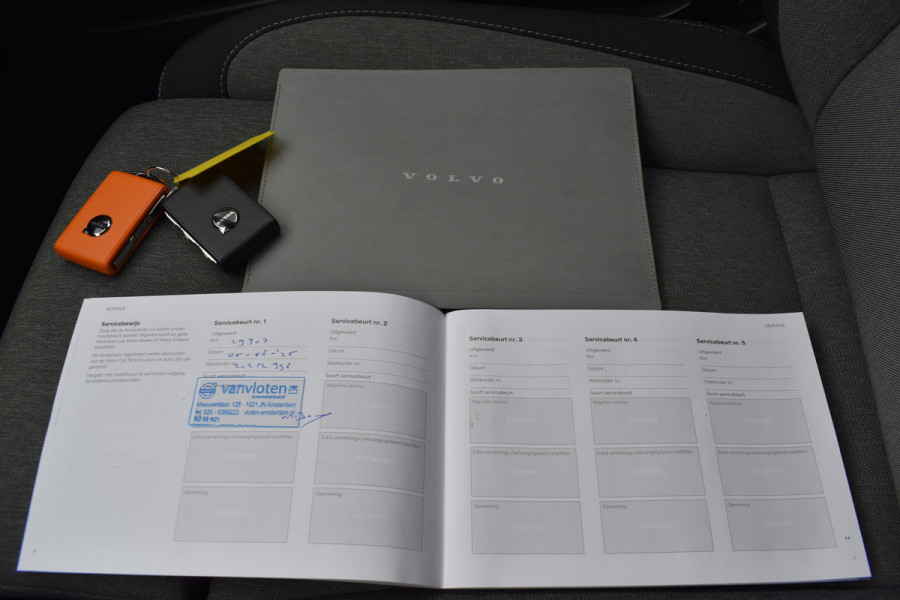 Volvo XC40 B4 211PK Automaat Plus Dark | H&K | Trekhaak | ACC | Allseasons | Camera | Elektr. stoel |