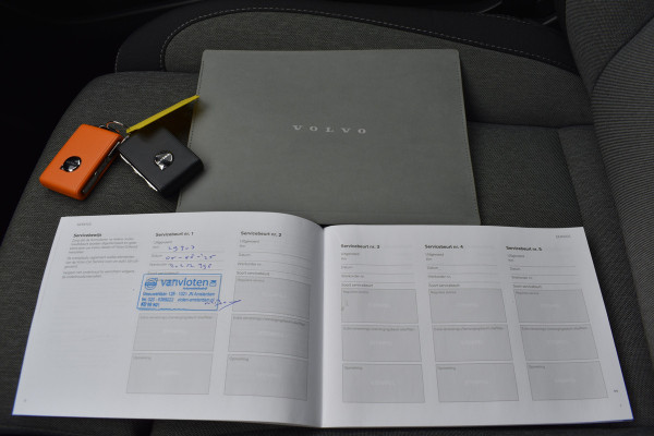 Volvo XC40 B4 211PK Automaat Plus Dark | H&K | Trekhaak | ACC | Allseasons | Camera | Elektr. stoel |