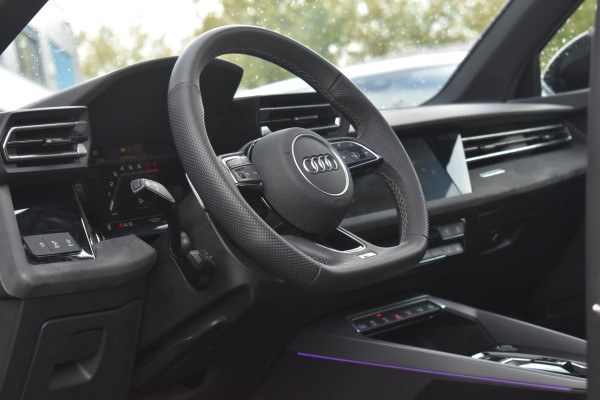 Audi A3 Sportback 35 TFSI S edition S-Line Pano Lane Kuip ACC Camera
