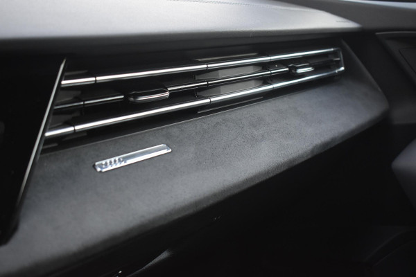 Audi A3 Sportback 35 TFSI S edition S-Line Pano Lane Kuip ACC Camera