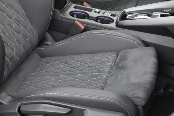 Audi A3 Sportback 35 TFSI S edition S-Line Pano Lane Kuip ACC Camera