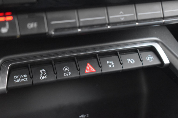 Audi A3 Sportback 35 TFSI S edition S-Line Pano Lane Kuip ACC Camera