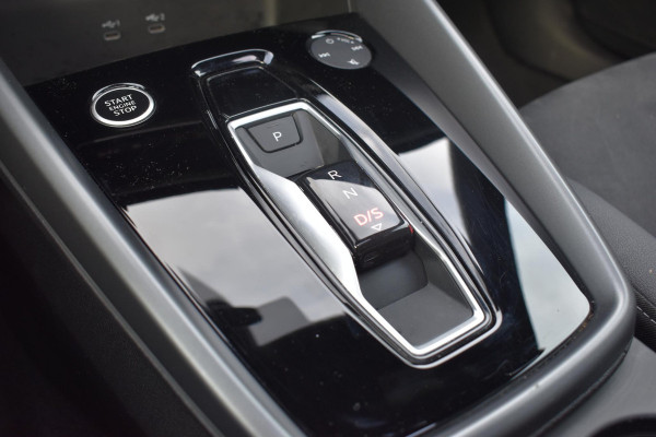 Audi A3 Sportback 35 TFSI S edition S-Line Pano Lane Kuip ACC Camera