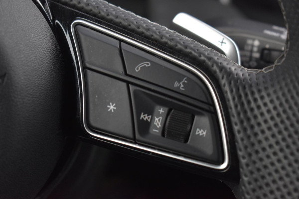 Audi A3 Sportback 35 TFSI S edition S-Line Pano Lane Kuip ACC Camera