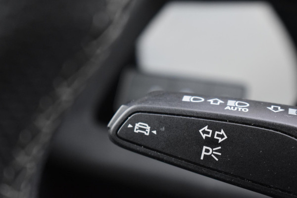 Audi A3 Sportback 35 TFSI S edition S-Line Pano Lane Kuip ACC Camera