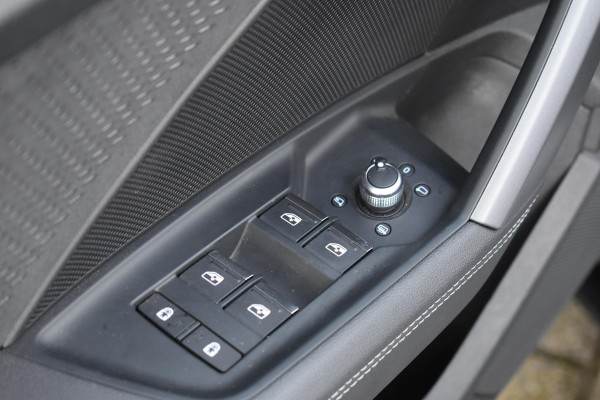 Audi A3 Sportback 35 TFSI S edition S-Line Pano Lane Kuip ACC Camera