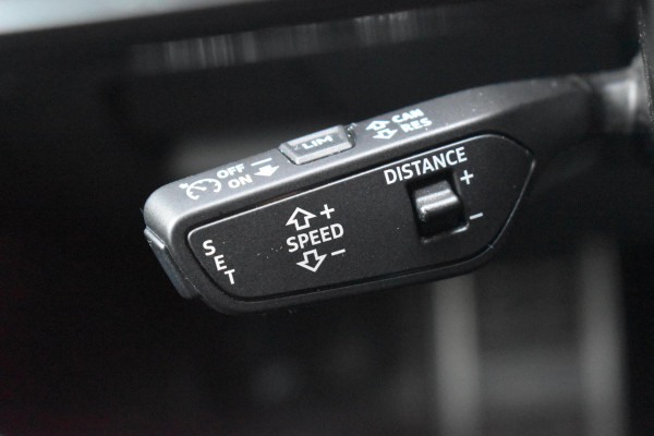 Audi A3 Sportback 35 TFSI S edition S-Line Pano Lane Kuip ACC Camera