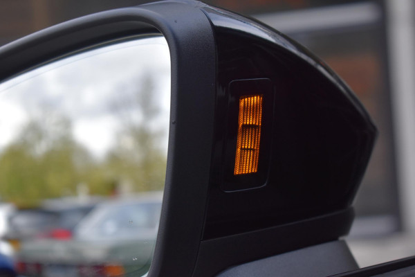 Audi A3 Sportback 35 TFSI S edition S-Line Pano Lane Kuip ACC Camera